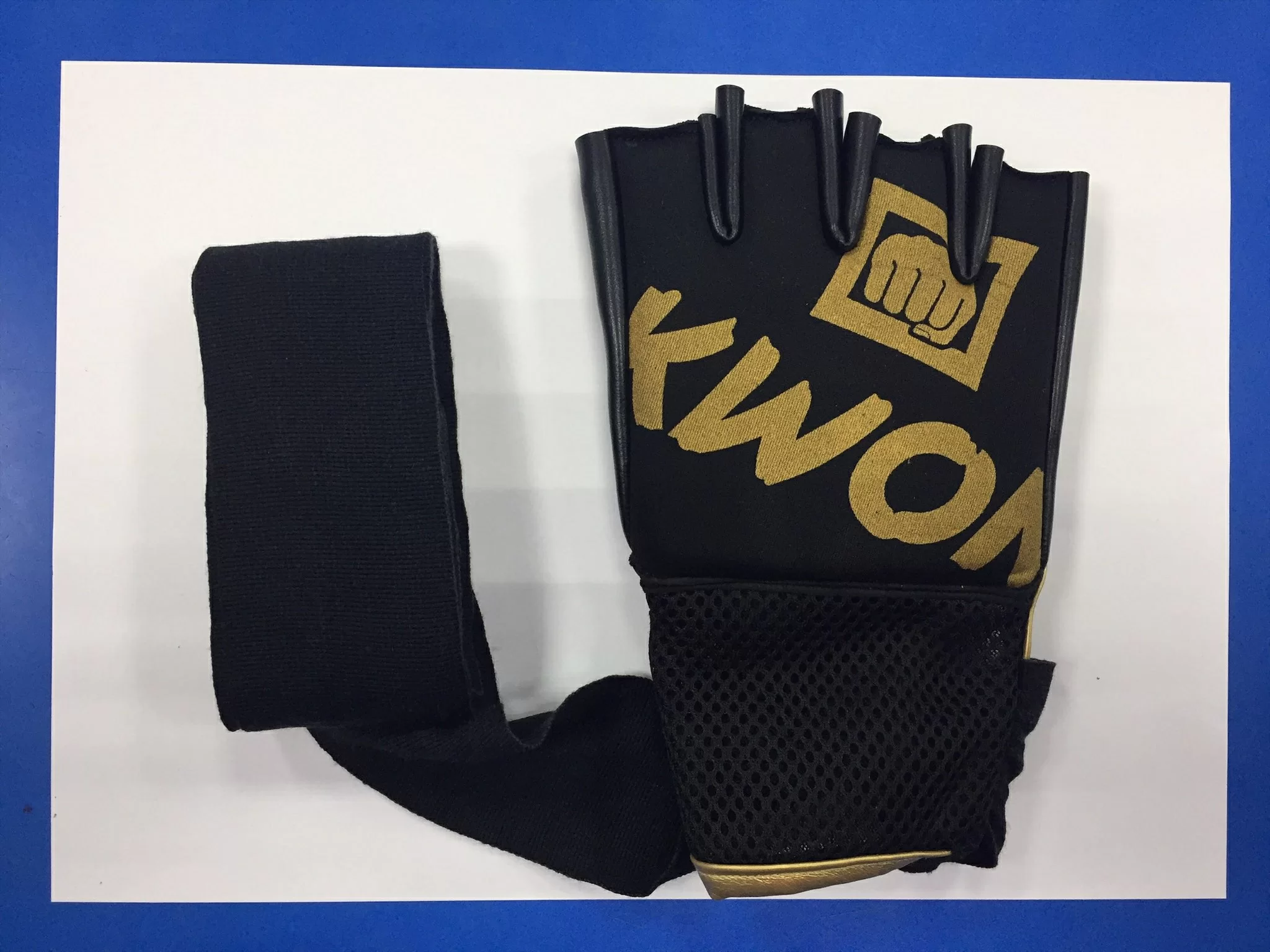 Реальное фото Перчатки Kwon Gloves Gel Wrap с бинтом 2 м черные 4050160 от магазина СпортСЕ