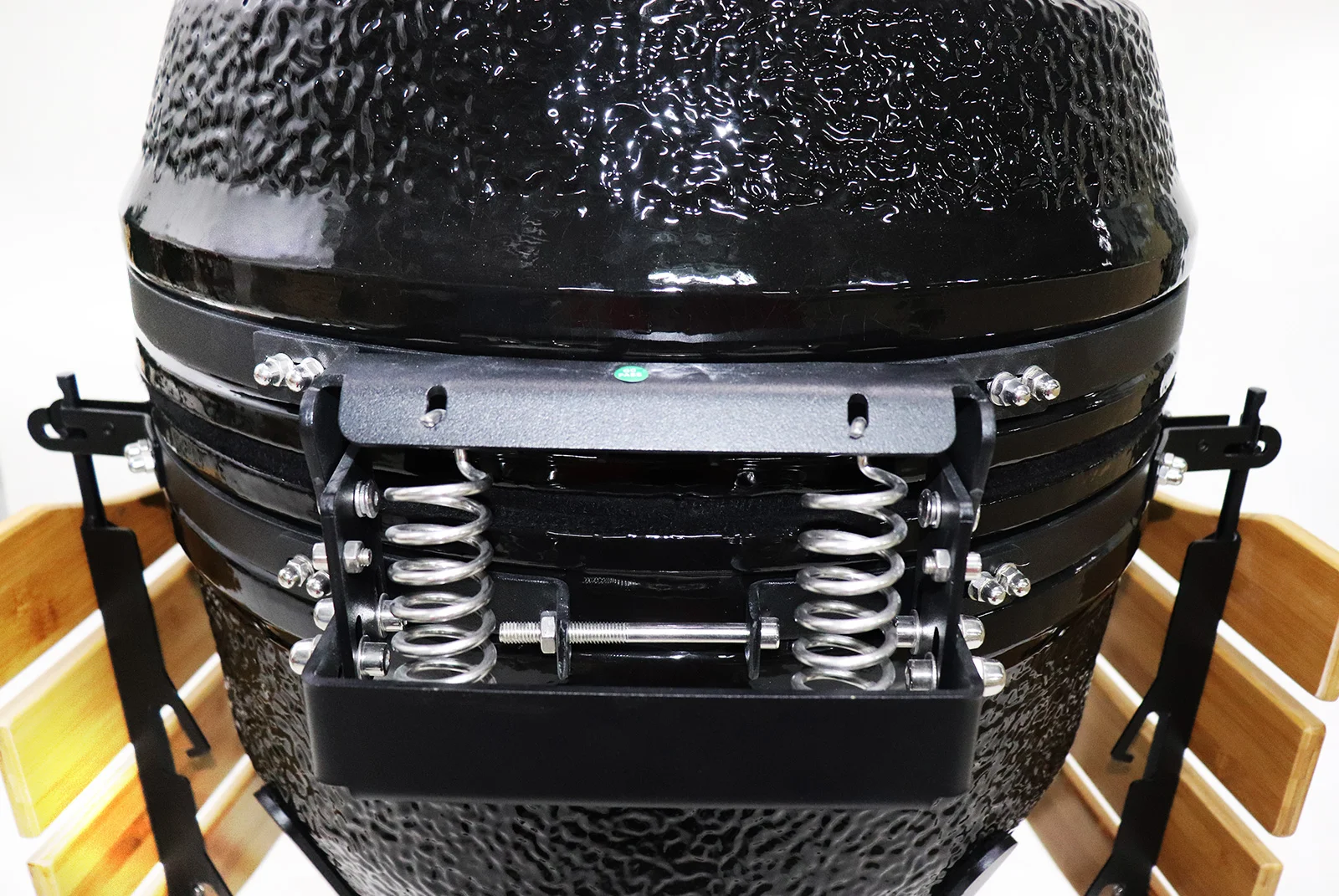  Керамический гриль-барбекю 22 дюйма (черный) (56 см) по низким ценам в Томске и Северске