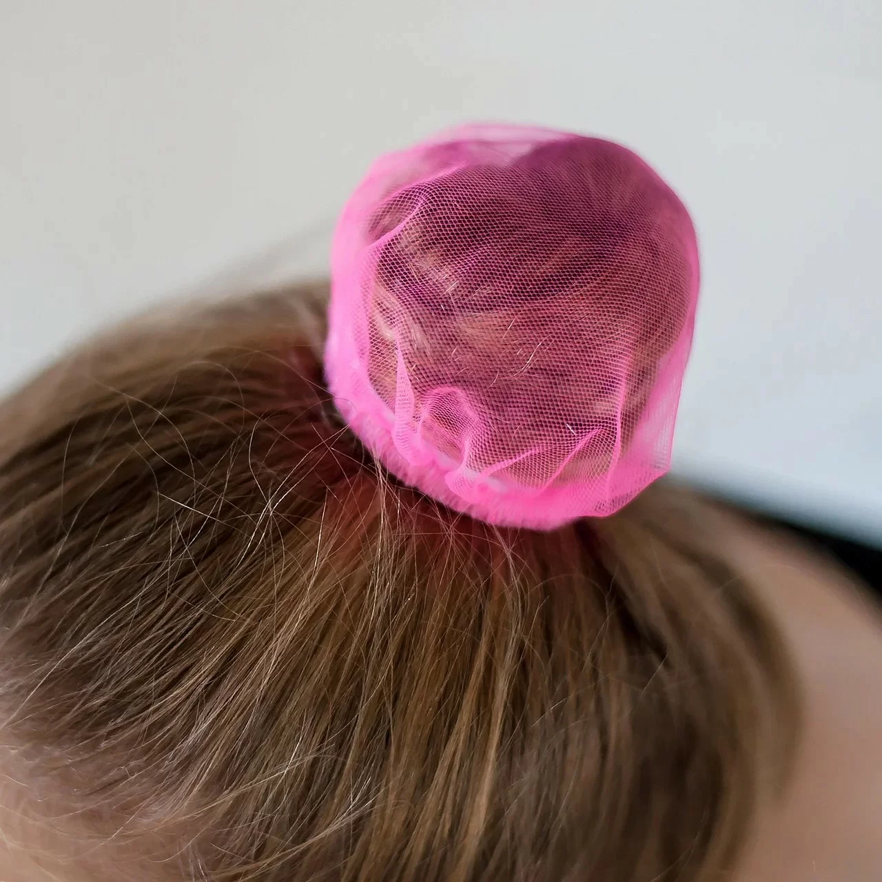 Реальное фото Сеточка для волос Indigo 9см розовый SM-329 от магазина СпортСЕ
